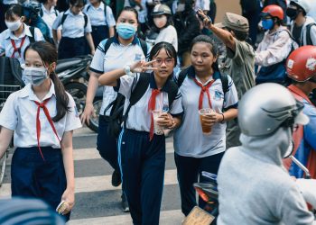 Chinese Students Pressured to Spy on Classmates at UK Universities, Report Reveals