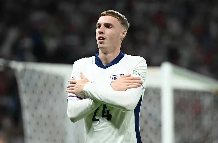 Palmer Hat-Trick Fires Chelsea Past Wolves as Rosenior Extends Winning Start