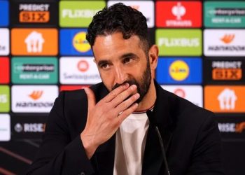 Amorim Stands Firm on Back-Three System Despite Man United Struggles