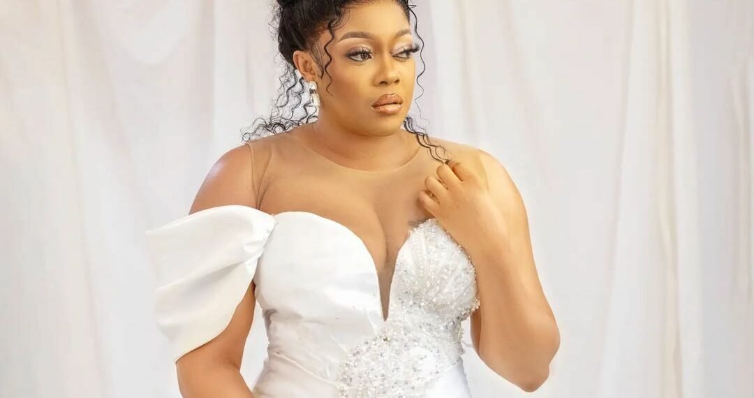 How Eve Esin Secretly Got Married at 43 Before Her Public Wedding