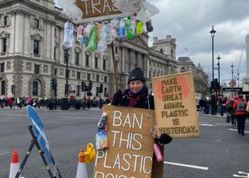 “We Want to Breathe”: Hundreds March in Tunis Over Worsening Pollution Crisis