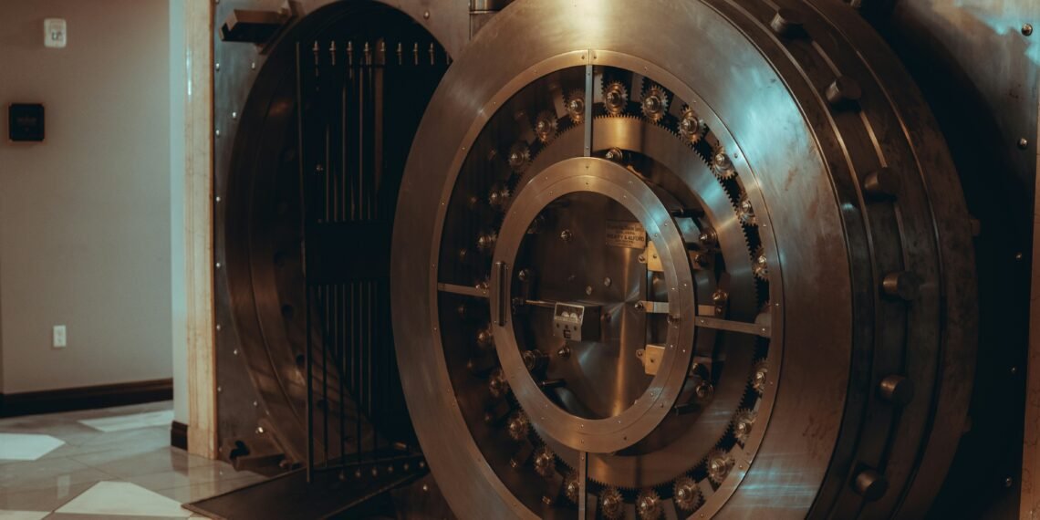 Robbers Hit Nigerian Bank, Steal Over 10 Billion