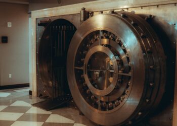 Robbers Hit Nigerian Bank, Steal Over 10 Billion