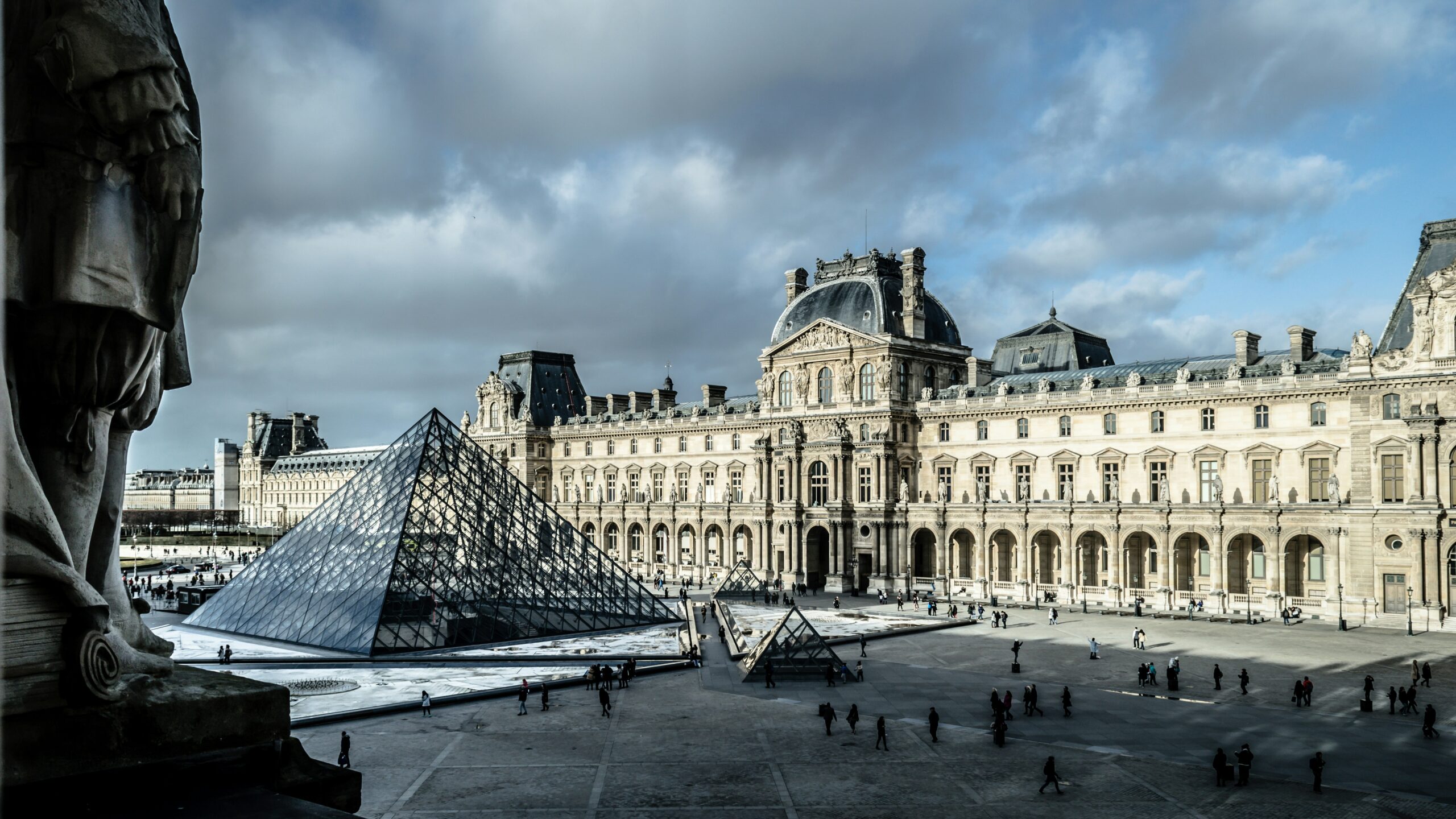 Break in Louvre Heist: Two Suspects Arrested at Airport in €88 Million Jewel Theft