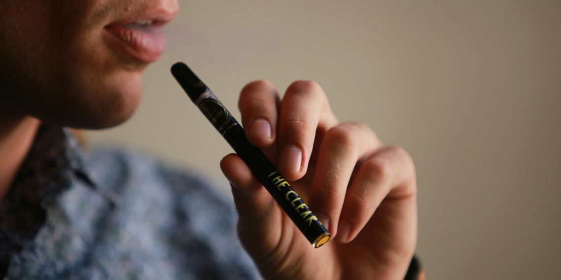 County Council Passes Ordinance Requiring Guards at Vapor Lounges