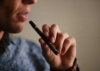 County Council Passes Ordinance Requiring Guards at Vapor Lounges