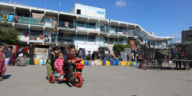 After Two Years of War, Gazans Walk Home to Dust and Silence