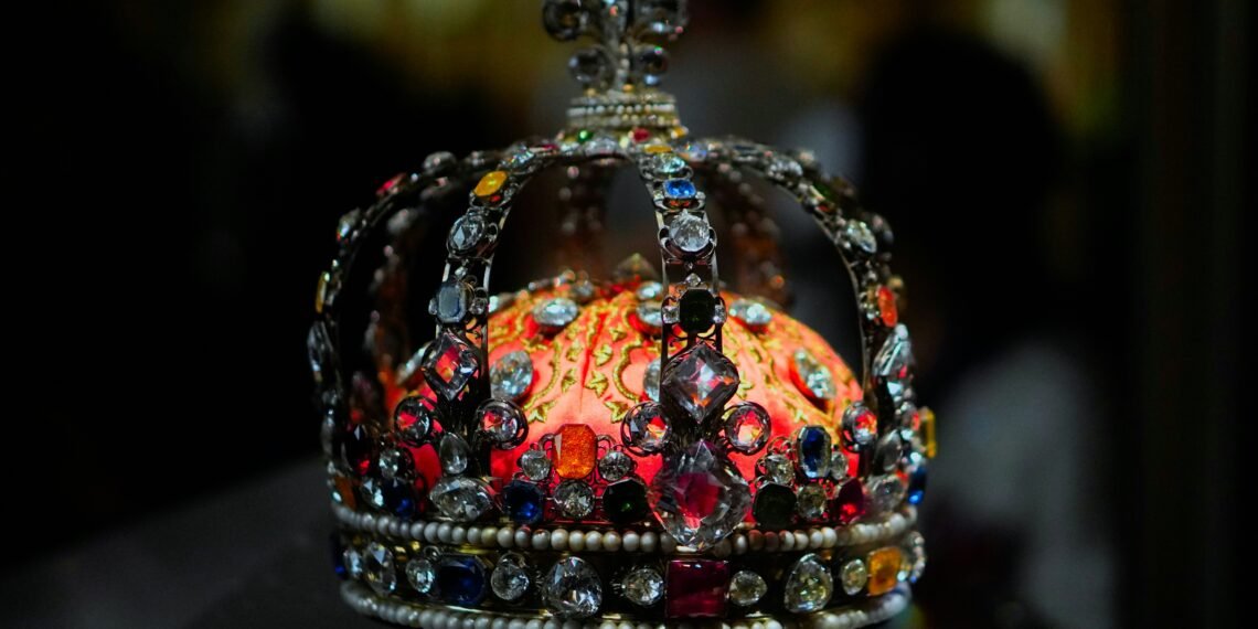 Louvre Evacuates Jewels to Bank After Security Failure