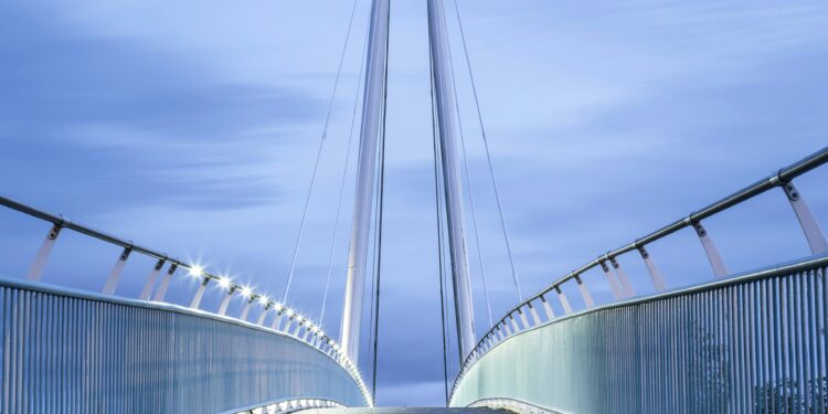 World’s Tallest Bridge in China Opens Glass Café 2,600 Feet in the Air