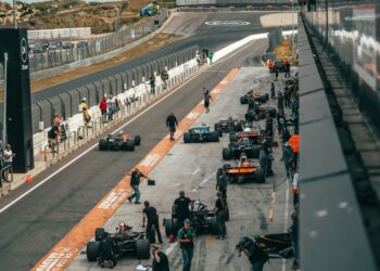 Russell Wins in Singapore as McLaren Seal Constructors’ Title