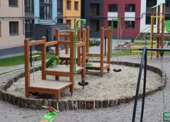 Schools Across Australia and NZ Abruptly Close After Shocking Discovery in Sandpits