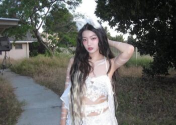 (Lessons from The Summer I Turned Pretty's Belly and KATSEYE's Yoonchae)