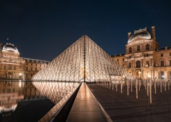 Is the Louvre Falling Apart? New Crisis Plagues the Famous Museum