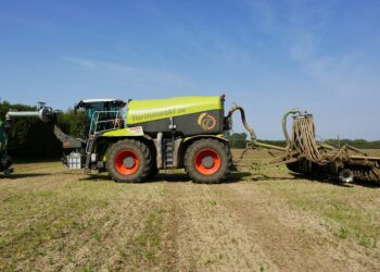 French Farmers Dump Manure on EU Trade Deal