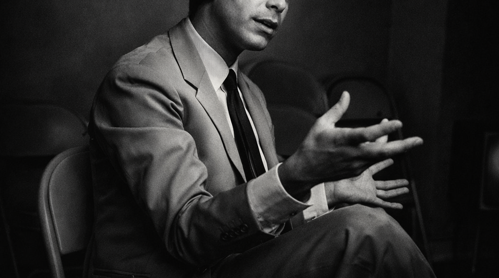 Wintour, Hurley Lead Star-Studded Mourners in Tearful Goodbye to Valentino