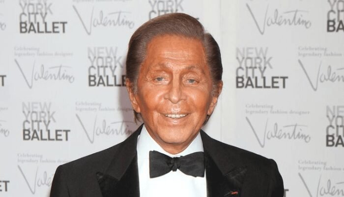 Wintour, Hurley Lead Star-Studded Mourners in Tearful Goodbye to Valentino