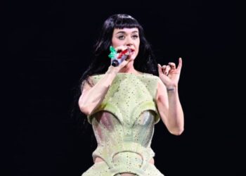 Katy Perry Mobilises Fans Against ICE Funding After Fatal Shootings