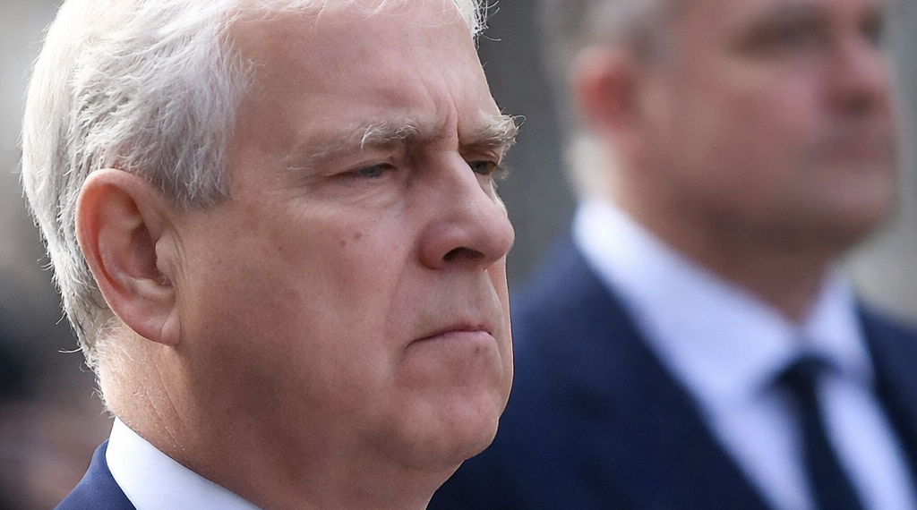 Prince Andrew’s Security Officers Spotted at Epstein’s Secret Party!