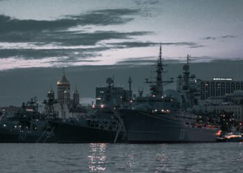 UK Deploys Warships to Arctic as Trump's Greenland Threats Loom