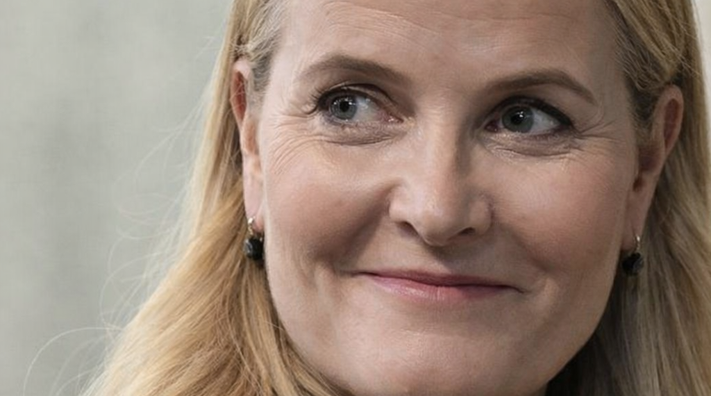 ​Norway's Crown Princess Breaks Silence on Epstein