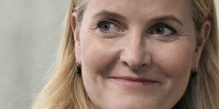 ​Norway's Crown Princess Breaks Silence on Epstein