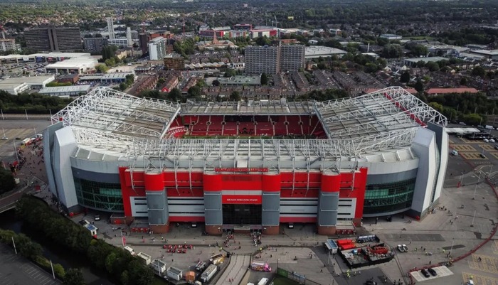 Manchester United Set to Privately Fund New Old Trafford Despite Debt Issues