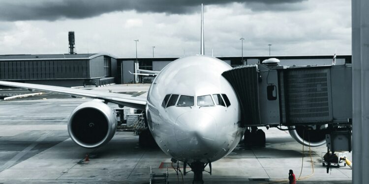 Airlines Begin Limited Operations to Middle East Amid Safety Assessments