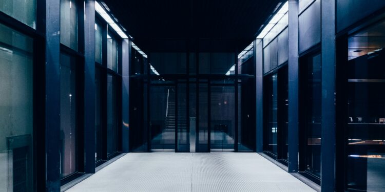 Amazon Data Centers in Flames as Iran Takes Cyber War to the Cloud