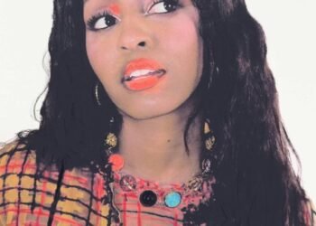 'This Is What Vogue Thinks It's Giving': Why Ayo Edebiri's Paper Cover Has Everyone Obsessed