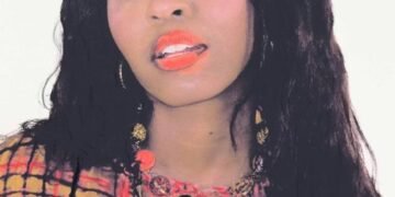 'This Is What Vogue Thinks It's Giving': Why Ayo Edebiri's Paper Cover Has Everyone Obsessed