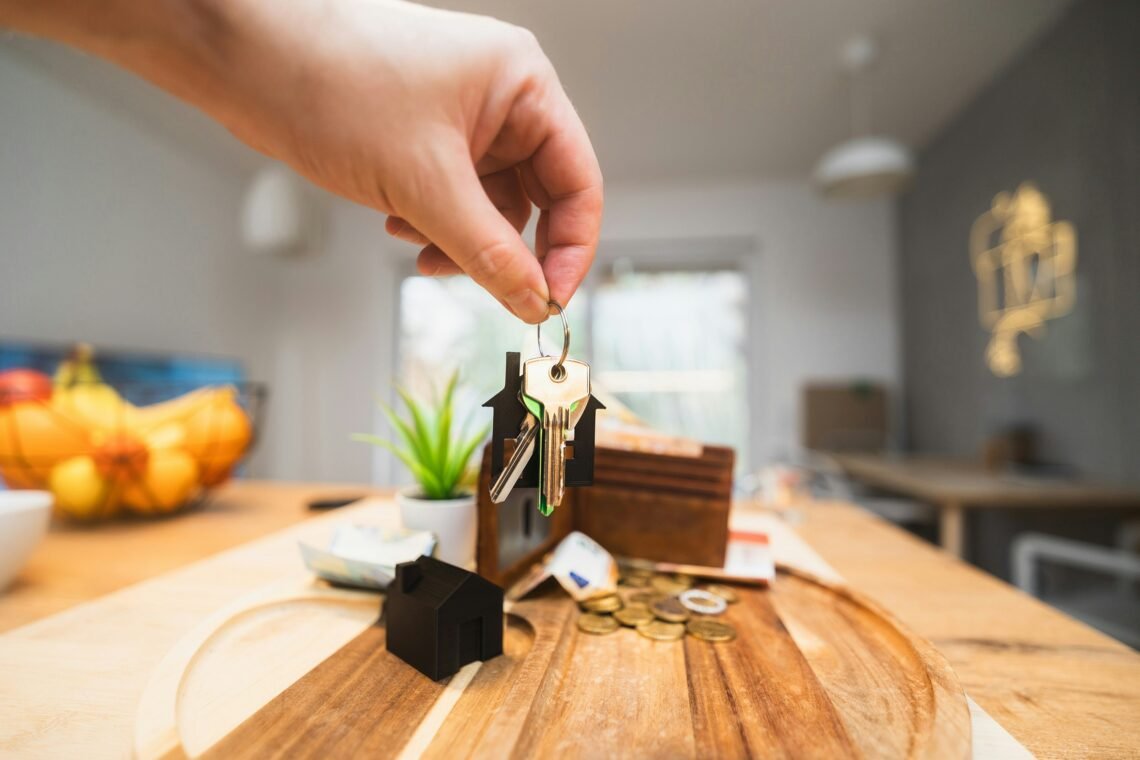 Desperate US Cities Are Paying People to Move In — Here's What You Get