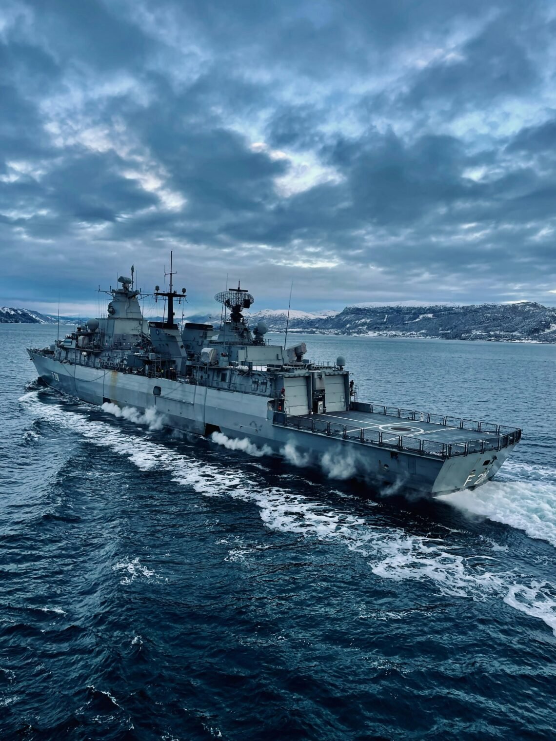 Carrot and Stick in the Gulf: Iran Opens Strait — Trump Threatens Bombing