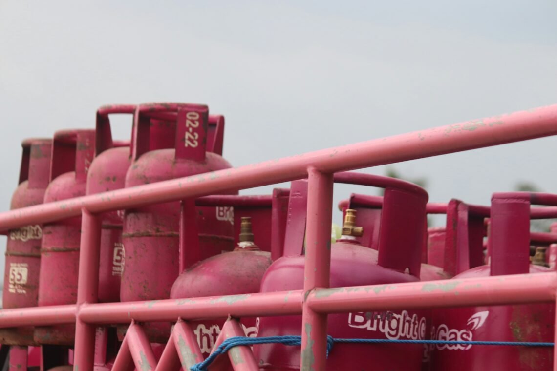 Canada Moves To Expand LNG Pipeline In Bid To Reduce US Dependence
