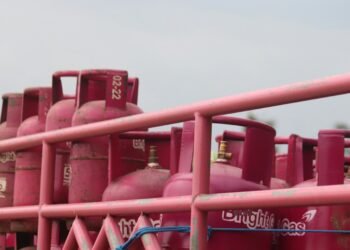 Canada Moves To Expand LNG Pipeline In Bid To Reduce US Dependence