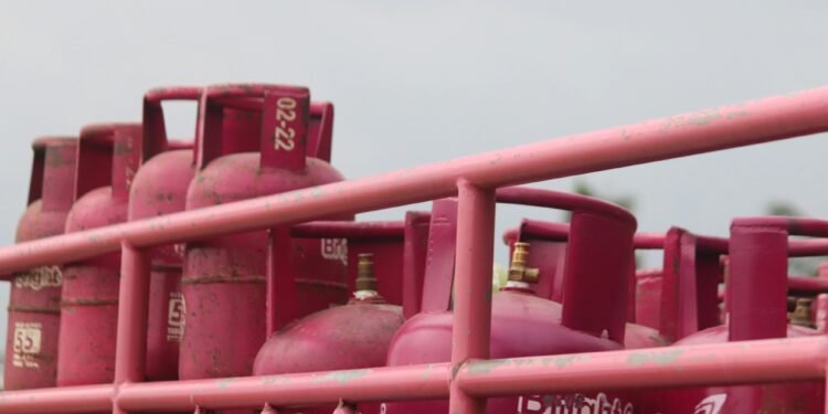 Canada Moves To Expand LNG Pipeline In Bid To Reduce US Dependence