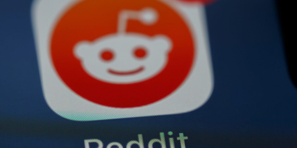 DOJ Subpoenas Reddit and X to Unmask Anti-ICE Critics