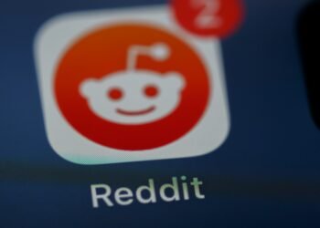 DOJ Subpoenas Reddit and X to Unmask Anti-ICE Critics