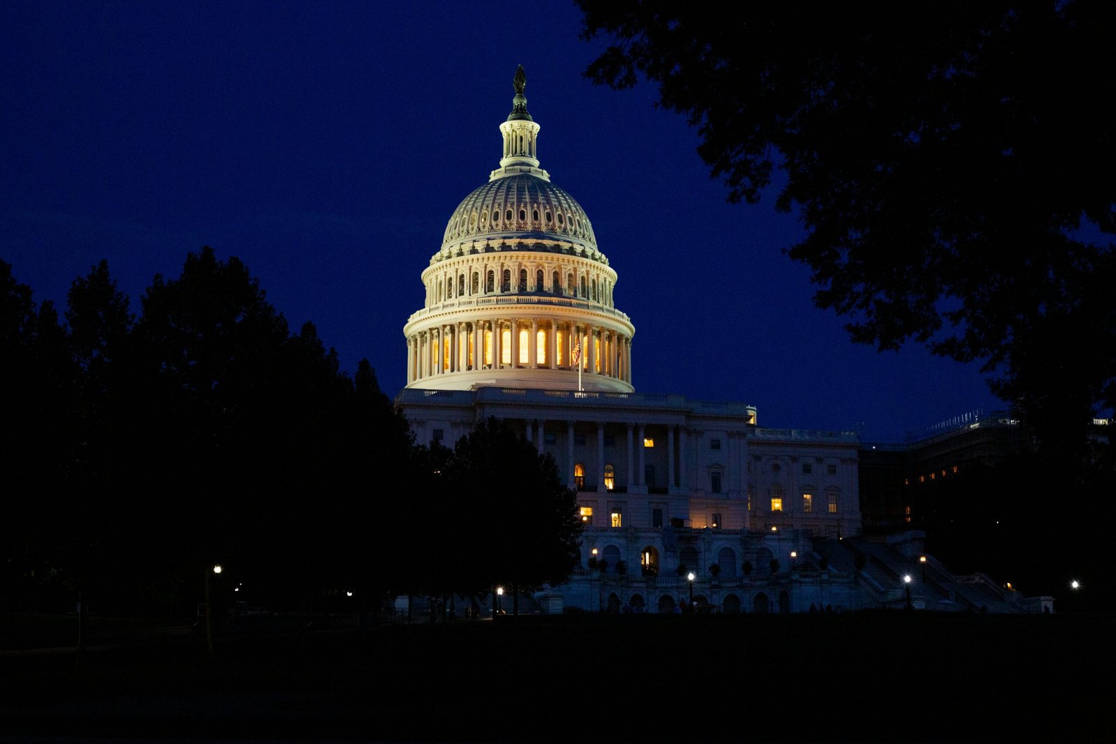Senate GOP Raises Concerns Over $1 Billion White House Ballroom ‘Political Landmine.’
