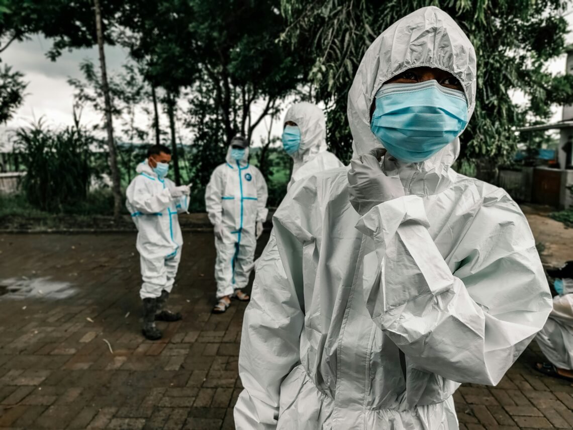 Ebola Outbreak in Congo and Uganda: 20,000 Cases Possible as Border Closure Ruins Traders