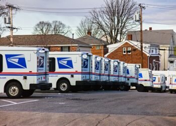 US Postal Service Records Upward Revenue Trend, Falling Losses
