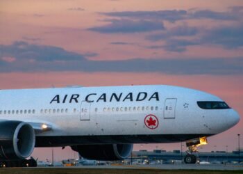 Ex-Air Canada Pilot Charged for Allegedly Flying 17 Years With Fake Licence