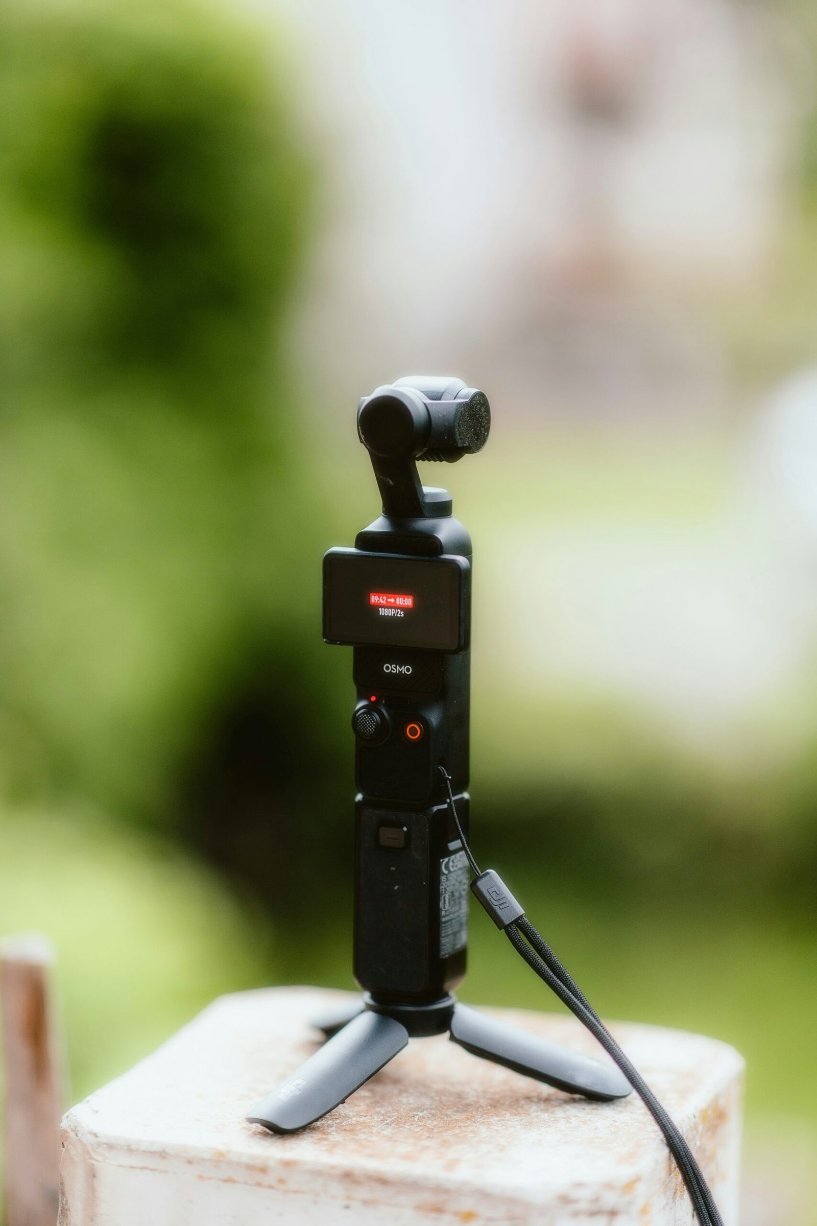 DJI Sues Insta360 in US Court for Violating Multiple Osmo Pocket Patents Over Luna Gimbal Camera