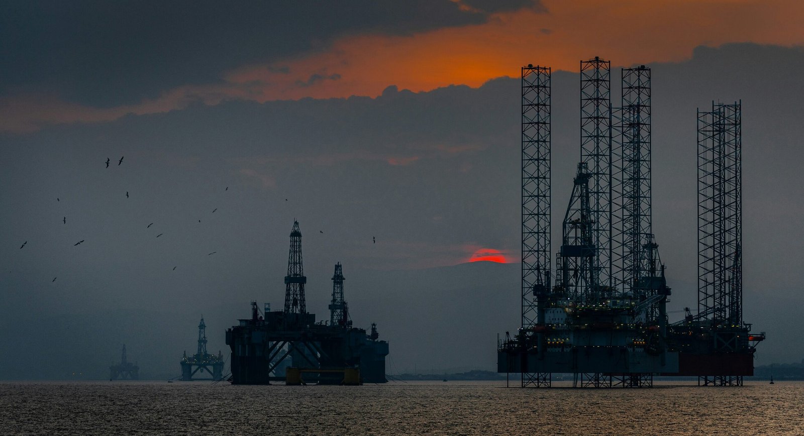 Japan Hikes Rates to 31-Year High as Iran War Deal Sends Oil Prices Below $80