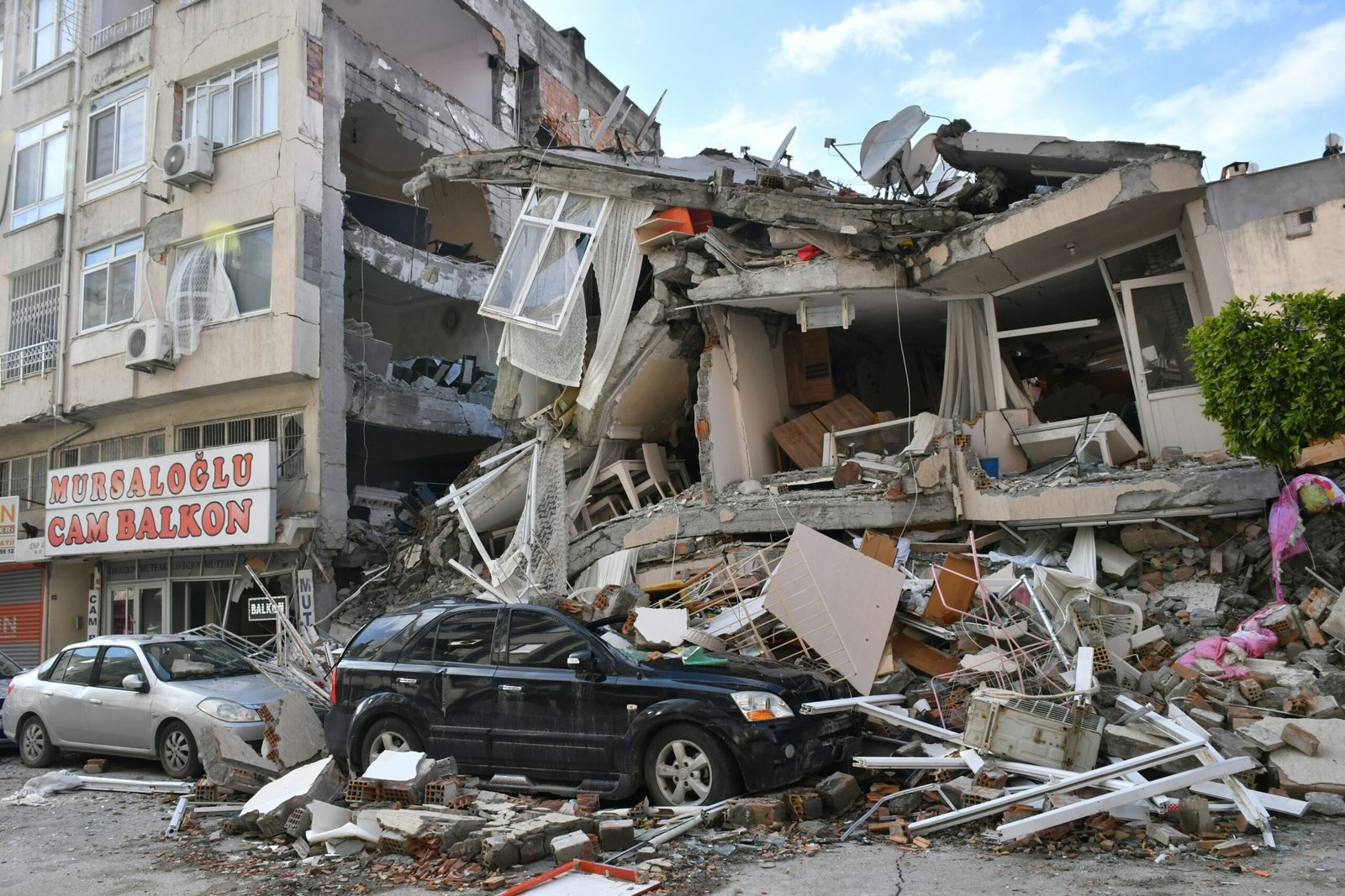Philippines Earthquake: 7.8 Magnitude Kills 19 on Mindanao, Triggers Tsunami Warnings