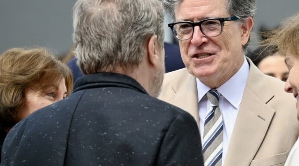 Chicago: Stephen Colbert, David Letterman Wear Tan Suits at Obama Library Opening in Nod to 2014 Controversy