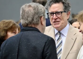 Chicago: Stephen Colbert, David Letterman Wear Tan Suits at Obama Library Opening in Nod to 2014 Controversy