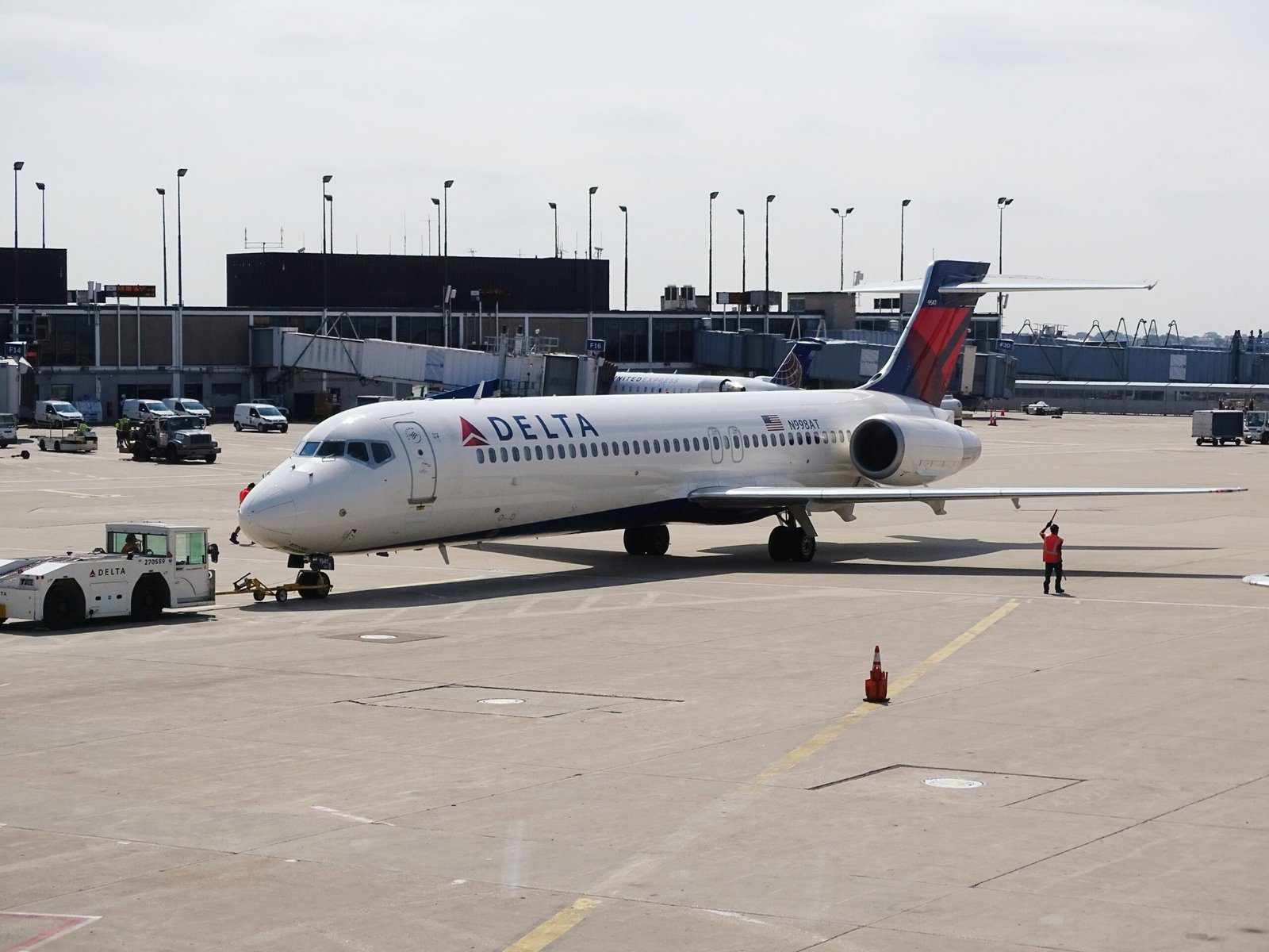 New York's LaGuardia Airport: Delta Cancels Hundreds of Flights in 48 Hours as FAA Intervenes