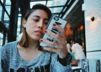 Canada Moves To Ban Under-16s From Social Media Without Strong Safety Measures