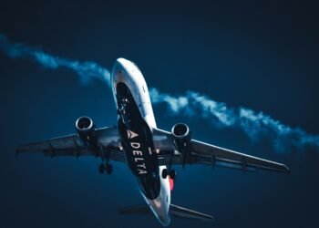 New York's LaGuardia Airport: Delta Cancels Hundreds of Flights in 48 Hours as FAA Intervenes