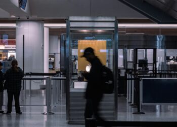 Rome Airports Threaten to Suspend New EU Passport System to Avoid Summer 'Disaster'
